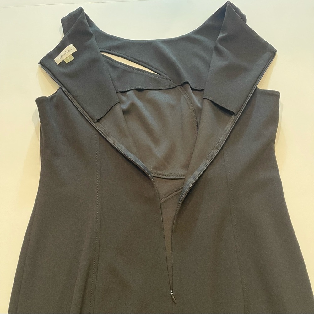 Calvin Klein Black Sleeveless Sheath Bateau Neck Gold Buckle Stretch Dress 12 - Picture 6 of 11